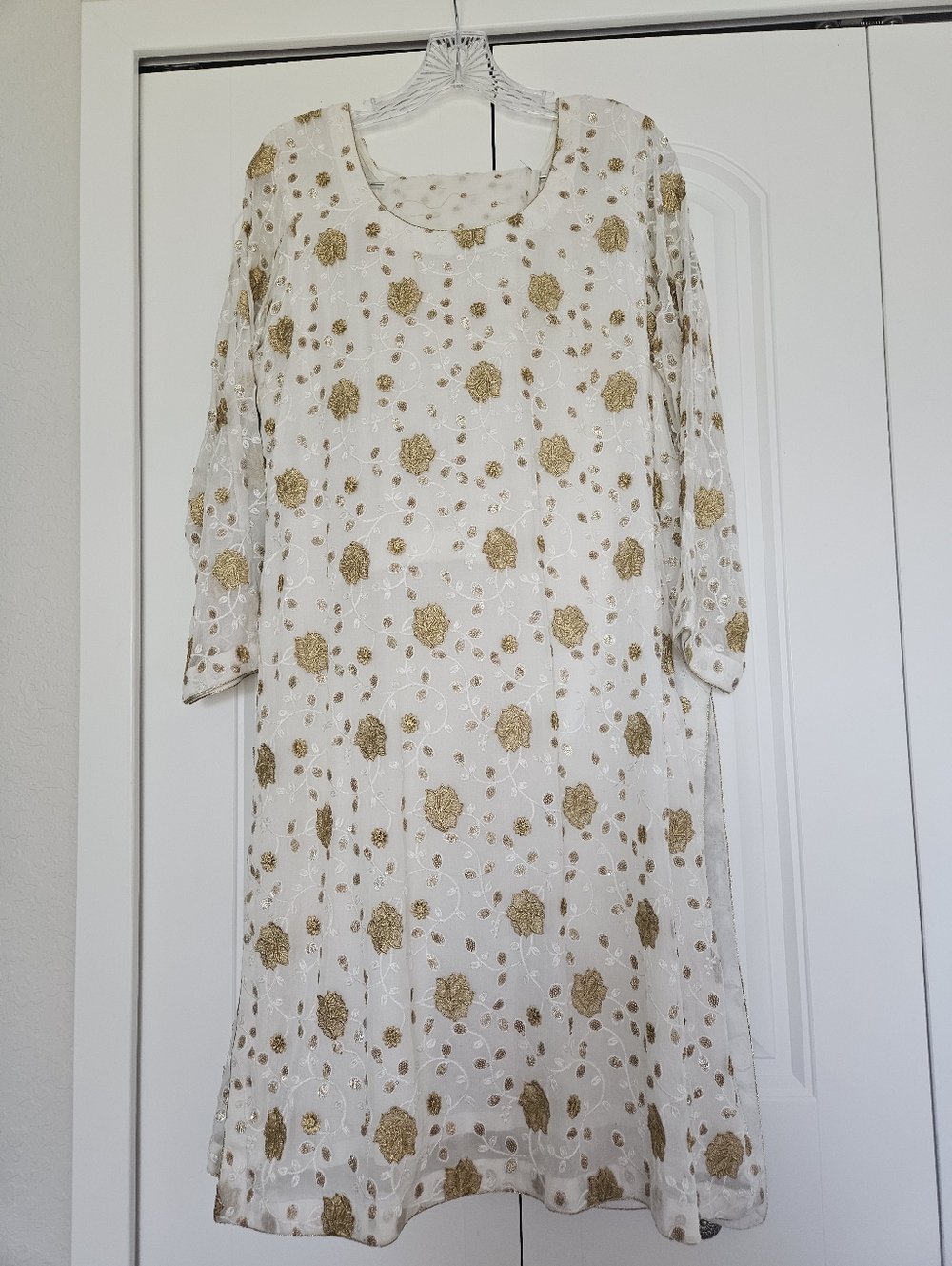 Exquisite Womens Indian Kurta Set - Picture 15 of 16